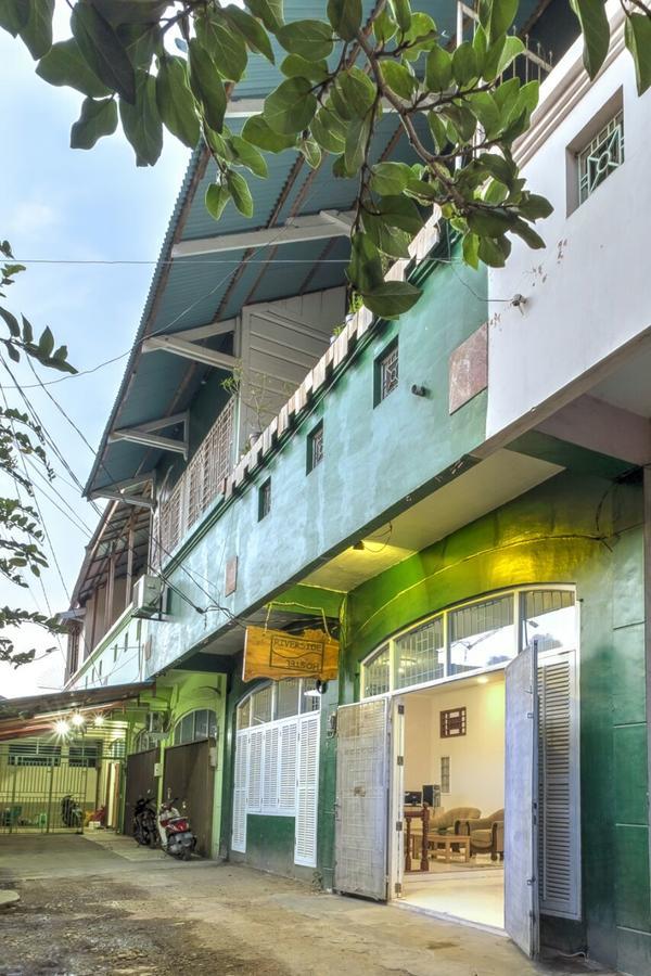 Riverside Hostel Padang Ngoại thất bức ảnh